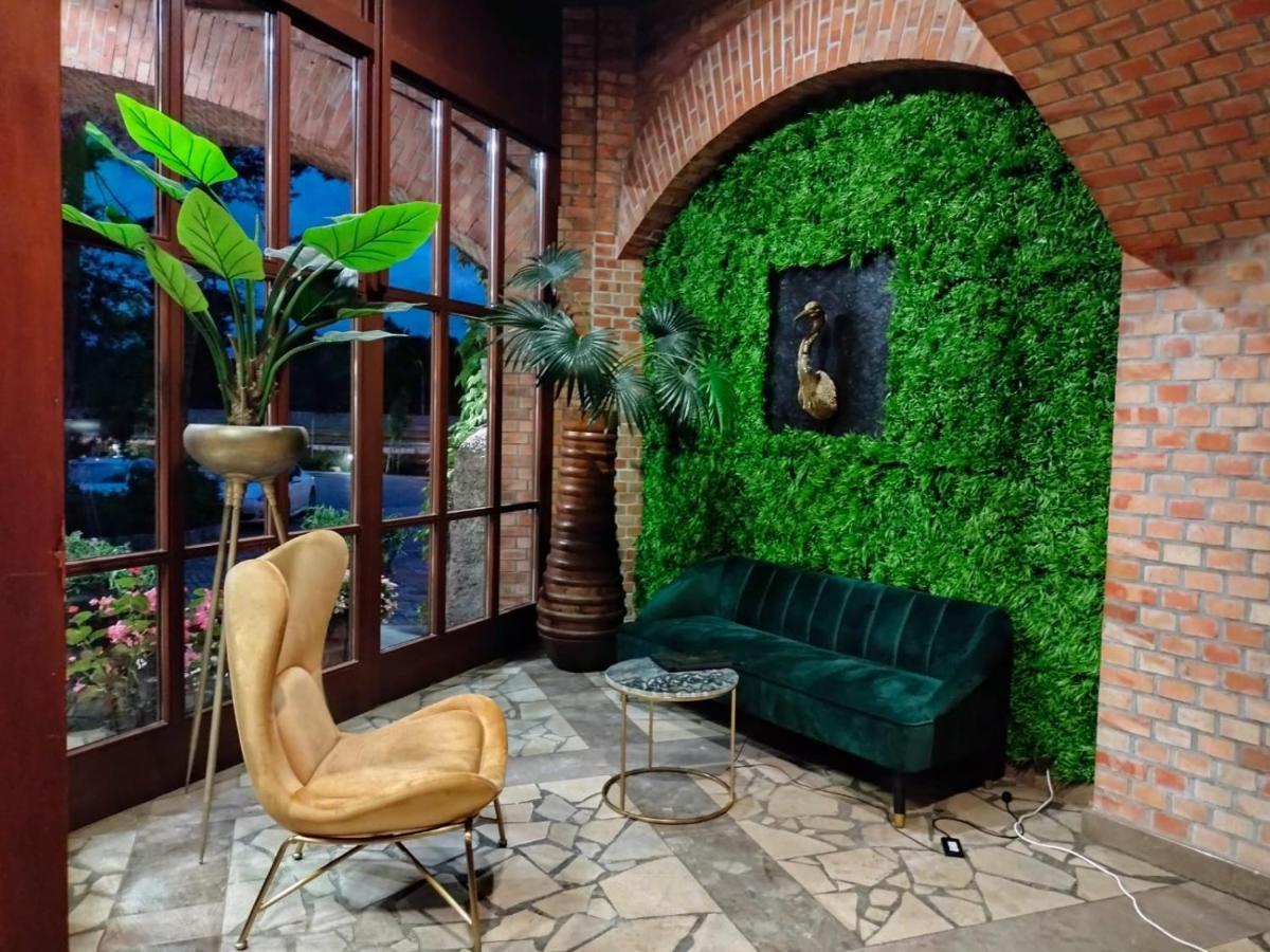 Hotel Sphinx Zabia Wola Экстерьер фото