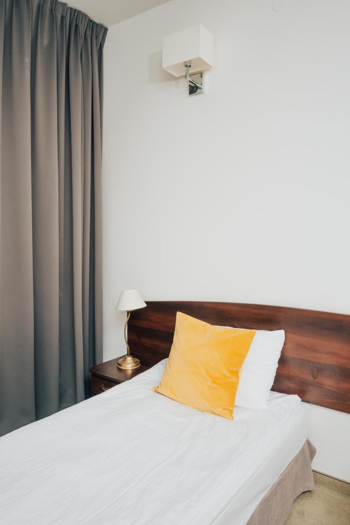 Hotel Sphinx Zabia Wola Экстерьер фото